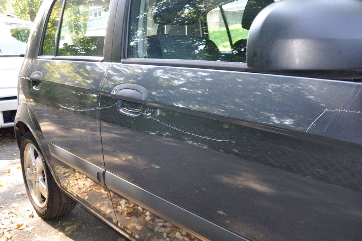 Unbekannte beschädigen mehrere Autos in Trimbach