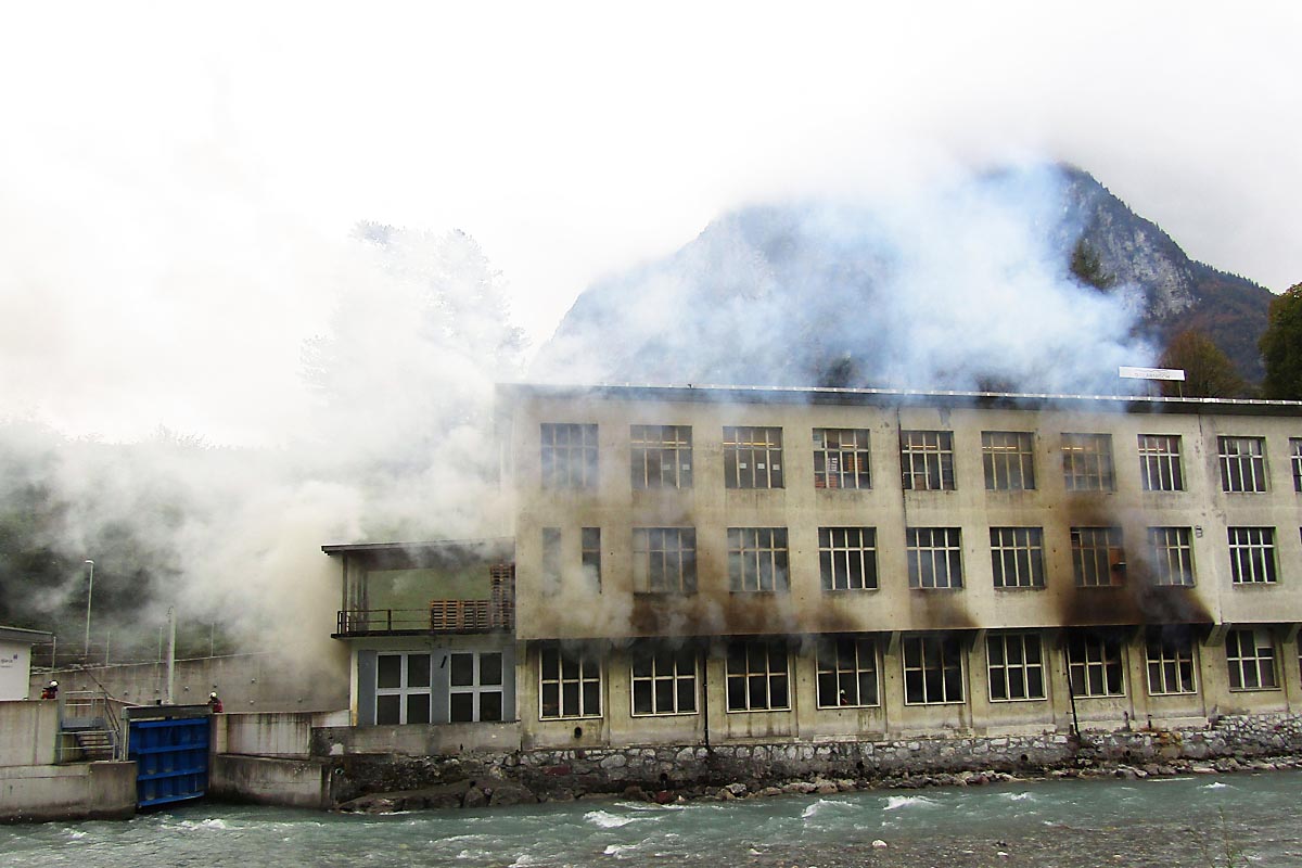 Am Donnerstag kam es im Holenstein in Glarus zu einem Brand in einem Textilbetrieb