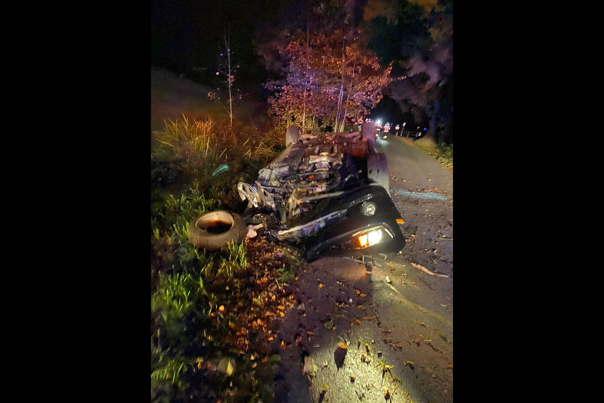 Fahrzeug nach Selbstunfall in Brittnau überschlagen