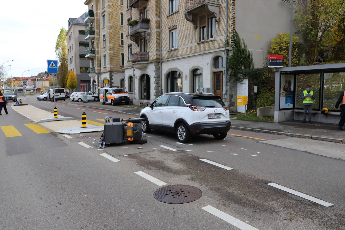 Unfall in St.Gallen – Mit Kleinmotorrad in Auto gekracht