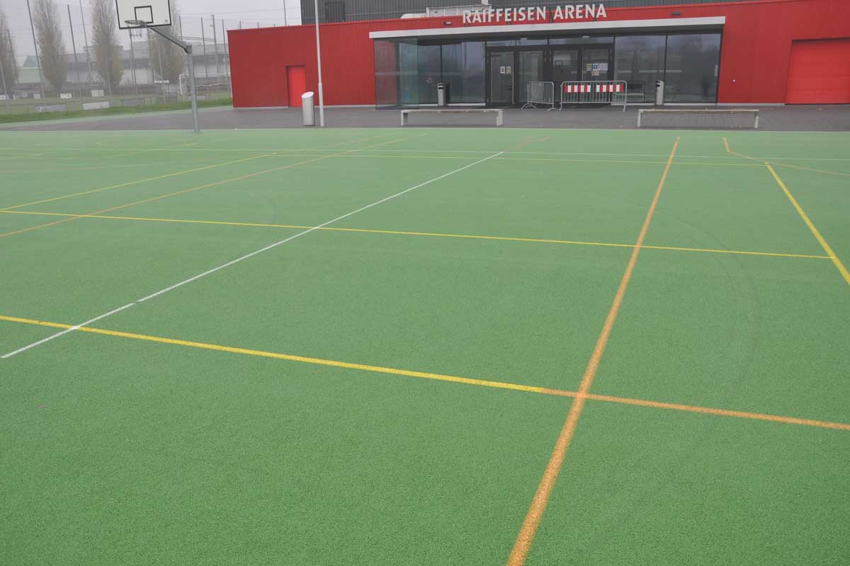 Eine unbekannte Täterschaft hat am vergangenen Wochenende den Sportplatz vor der Raiffeisenarena in Hägendorf beschädigt