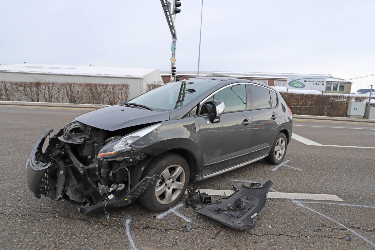 Heftige Kollision beim Abbiegen auf der Schönbühlstrasse in St.Gallen