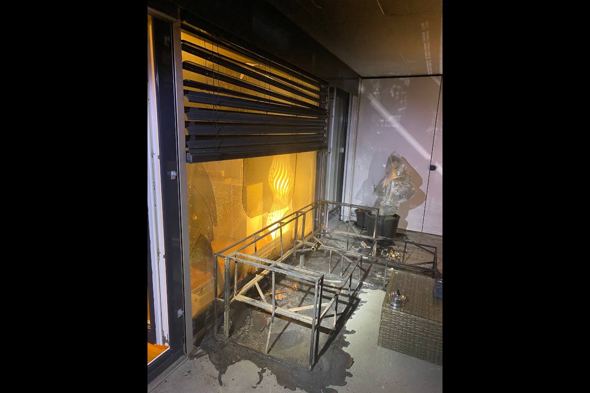 Feuerwerk in Sisseln auf Balkon gelandet und Brand ausgelöst