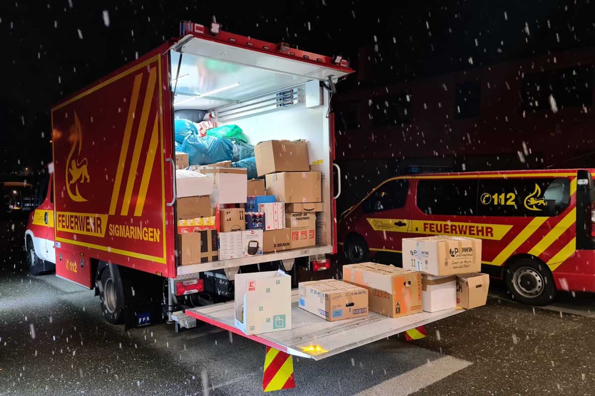 Erhaltene Geldspenden i.H.v. rund 400 Euro wurden sofort von mehreren Teams der ehrenamtlichen Helfer durch Zukauf und Zusammenstellung von Care-Paketen in Bedarfsgüter umgesetzt