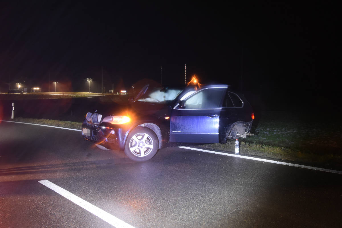 Auto prallt in Gegenverkehr in Lütisburg Station