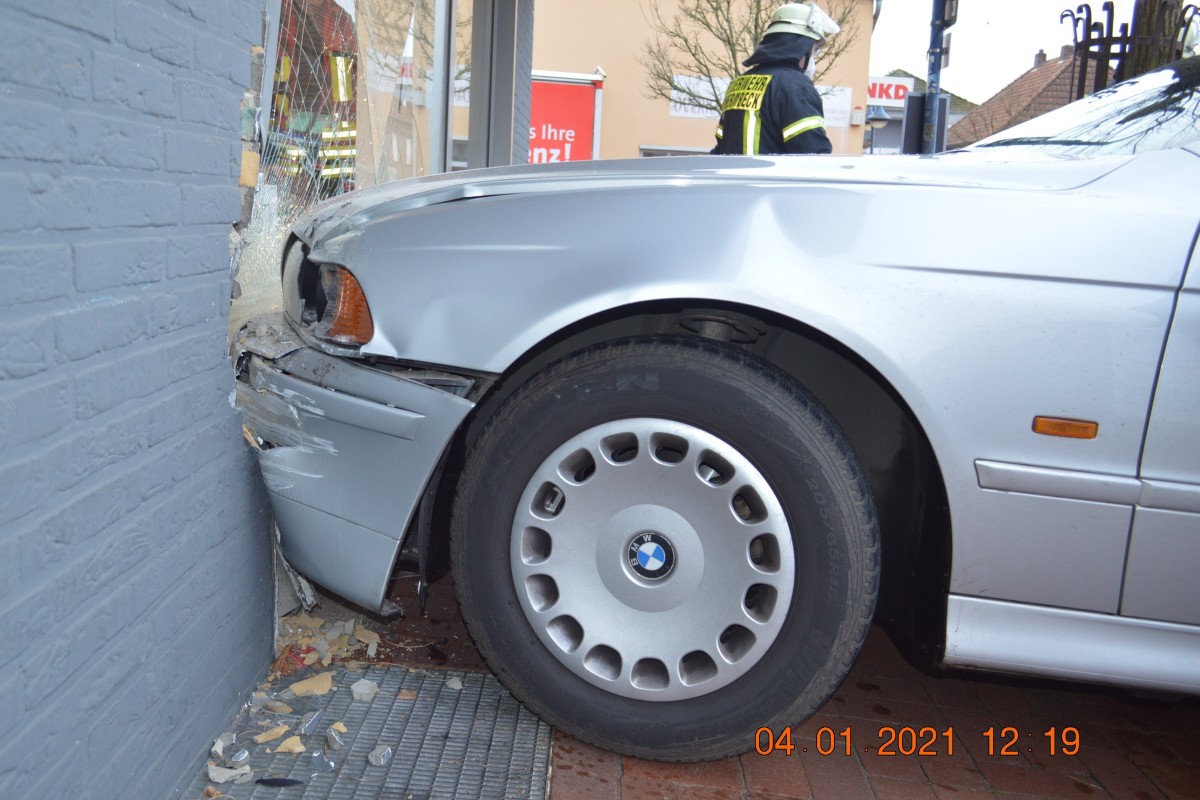 84-Jähriger baut Unfall beim Einparken in Schermbeck