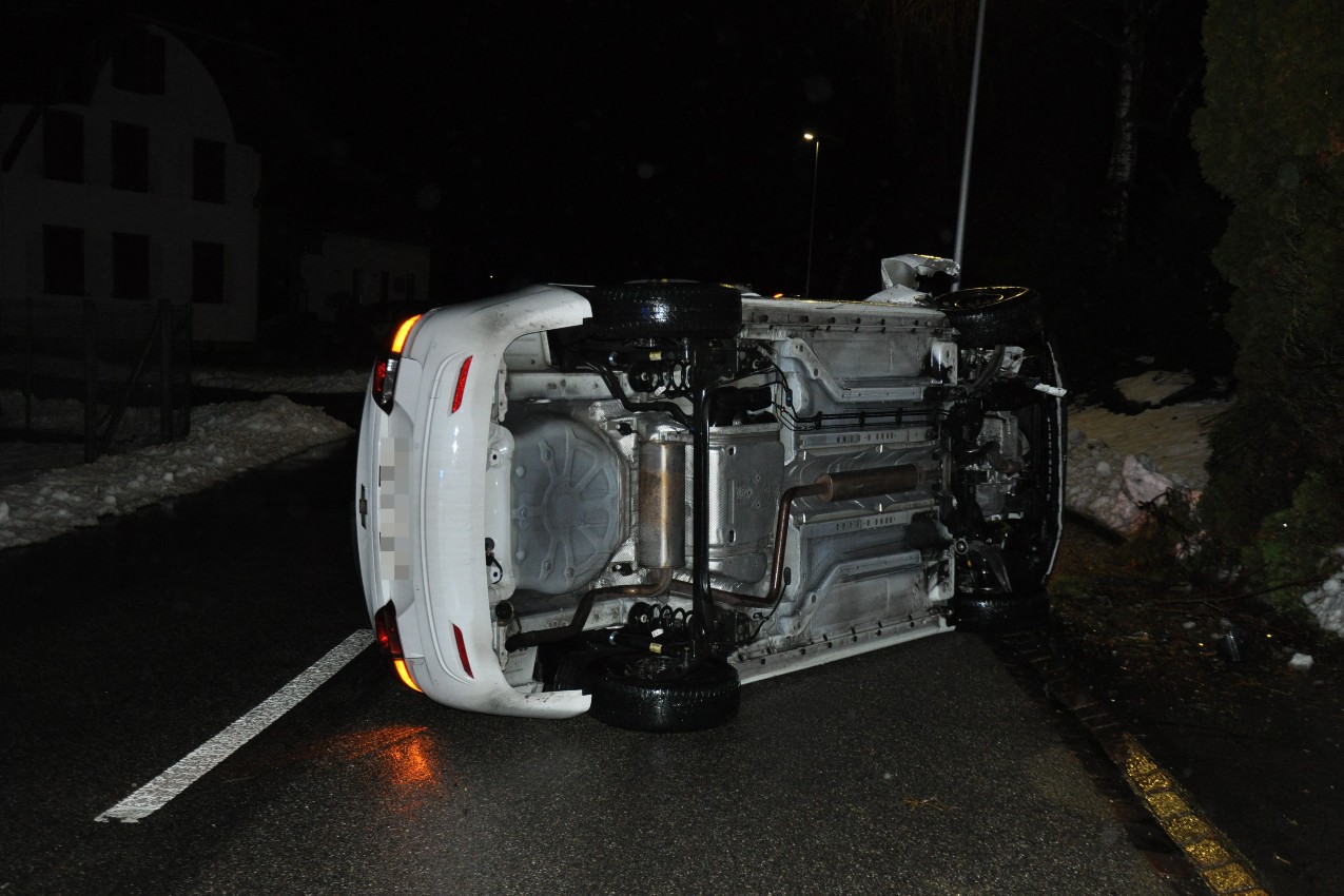 Hüniken SO – Lenkerin verliert Kontrolle über Chevrolet.