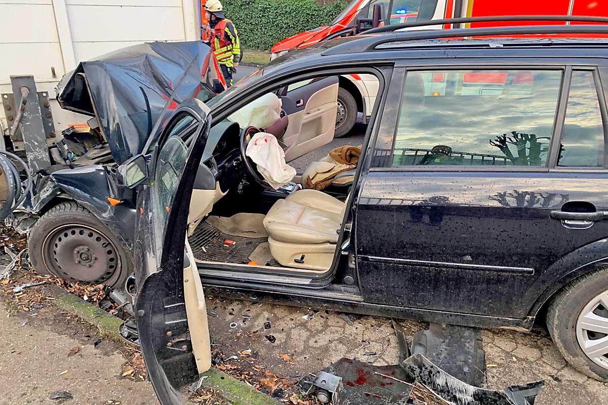Bei der Wucht des Aufpralls wurde der 88-Jährige schwer verletzt