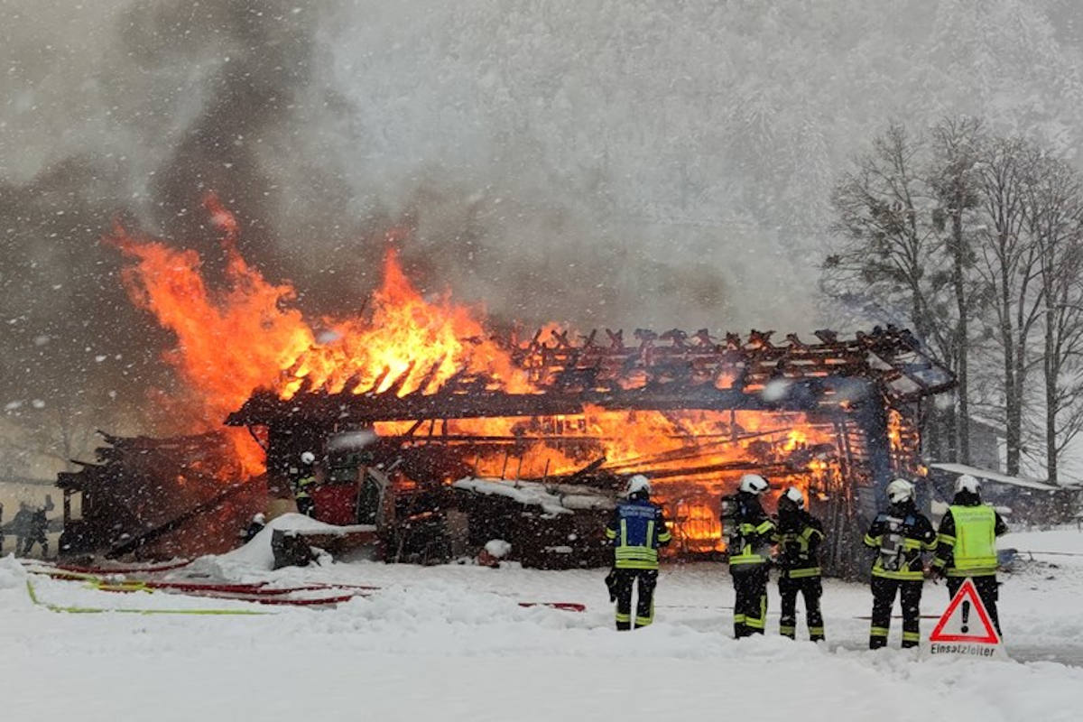 Vollbrand eines Stalles in Erstfeld