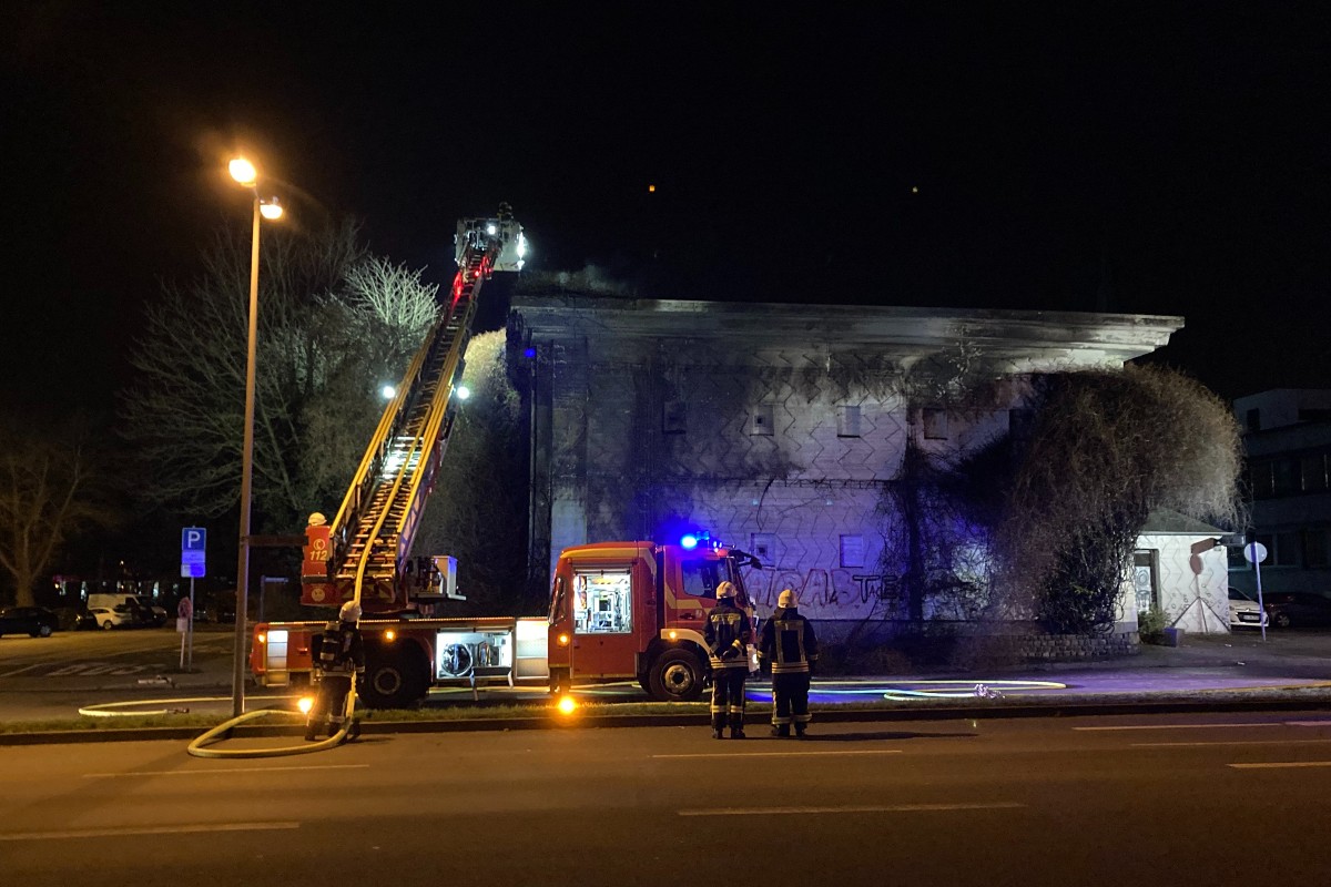 Hattingen – Fassadenbewuchs hat Feuer gefangen. Bild Jens Herkströter