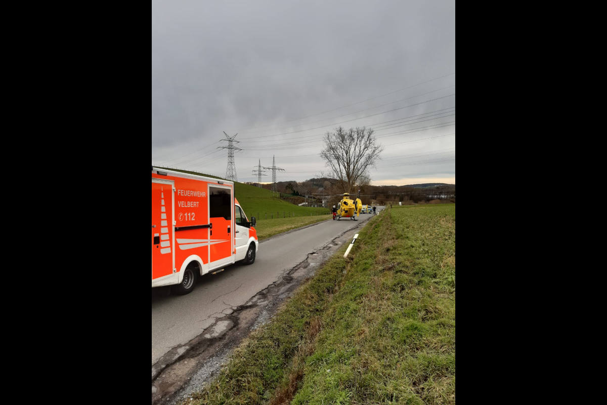 Notfall in der Luft - Hubschrauber "kapert" Rettungswagen