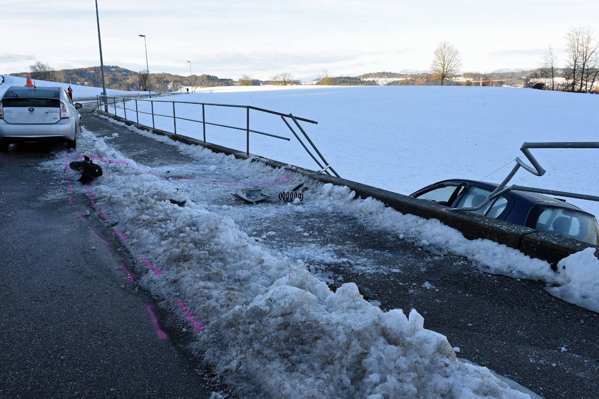 Heftige Kollision zweier Fahrzeuge in Reiden LU