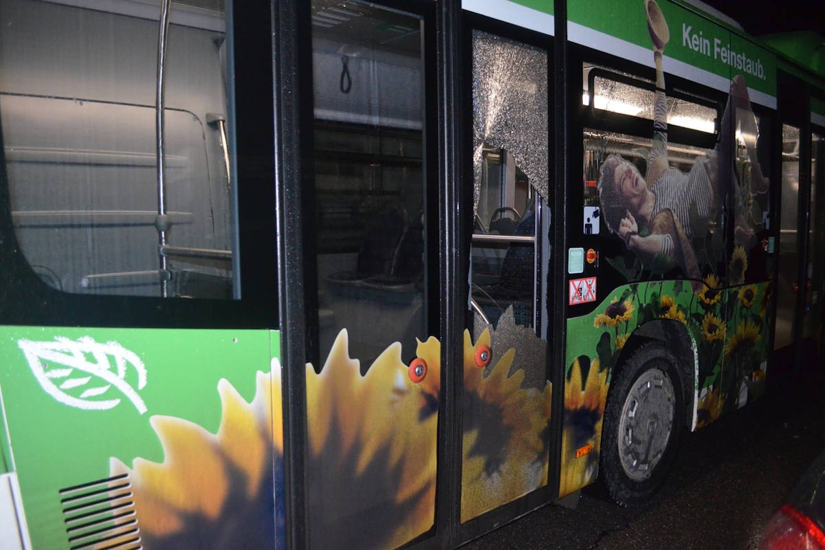Scheiben von Linienbusse zerstört in Grenchen