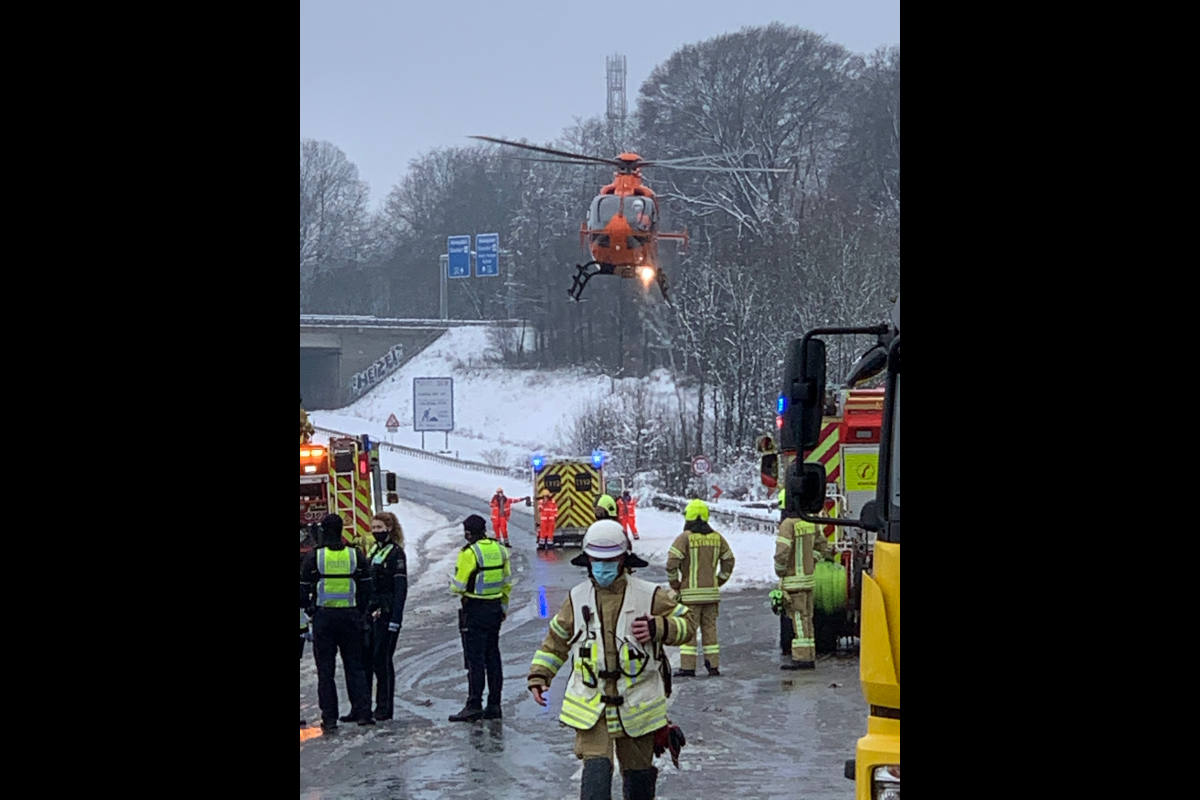 Unfall mit 6 Verletzten am Kreuz Breitscheid bei Ratingen