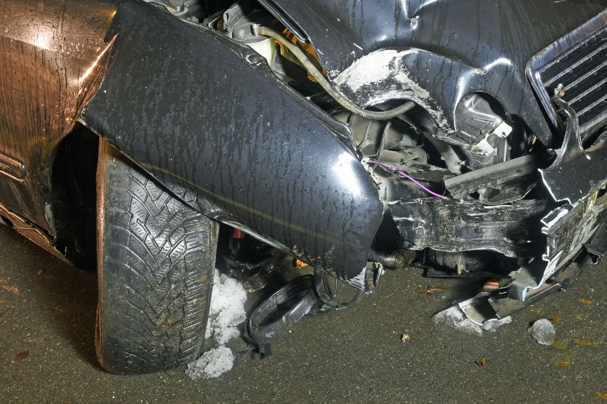 Ebikon LU – Das beschädigte Fahrzeug des Betrunkenen Autolenkers