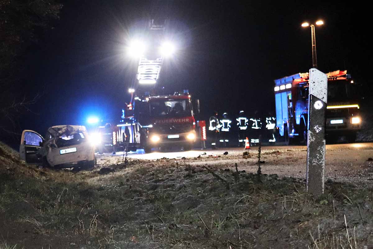 Die schwer verletzte Frau war mit einem Toyota Aygo von Bad Driburg aus Richtung Brakel unterwegs gewesen