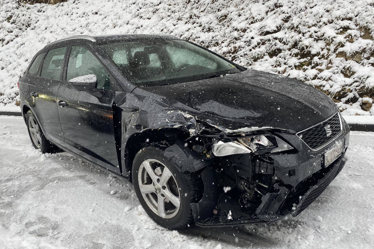 Kollision zwischen zwei Personenwagen in Rünenberg