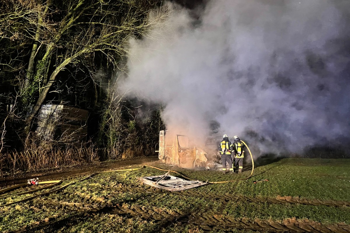 In Lage-Hagen stand ein Lieferwagen in Vollbrand