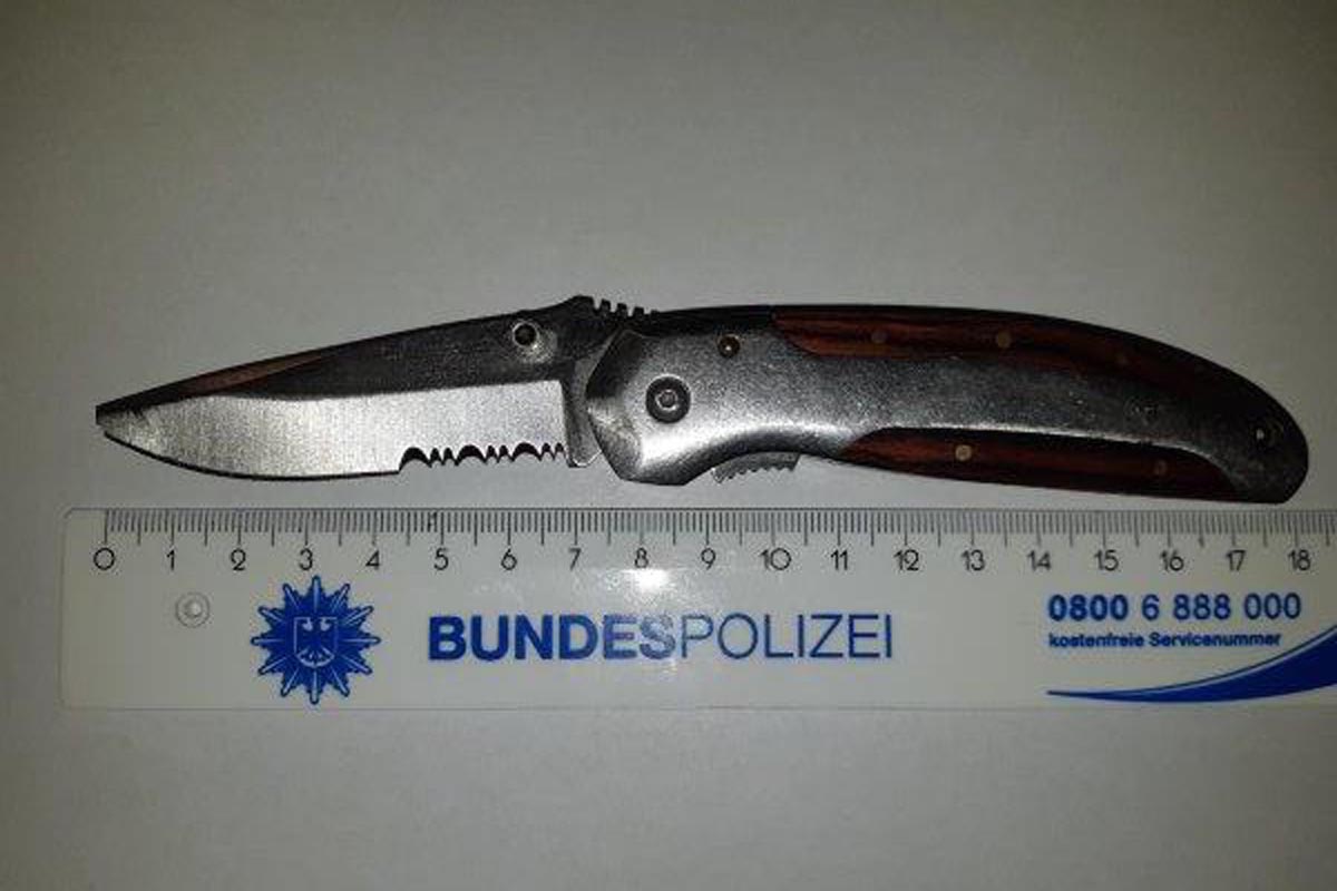 Bundespolizei stoppt Jugendliche mit verbotenen Messern im Hauptbahnhof Gelsenkirchen