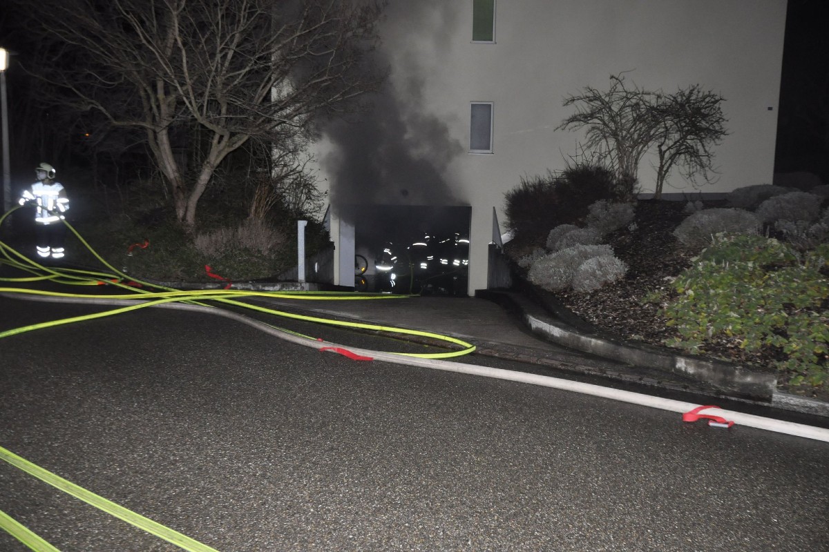 In einer Garage in Bättwil SO brannte es letzte Nacht.
