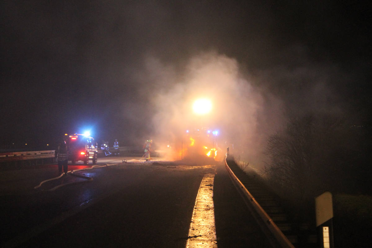 Brennendes Wohnmobil sorgt für Vollsperrung auf der A6 bei Laumersheim
