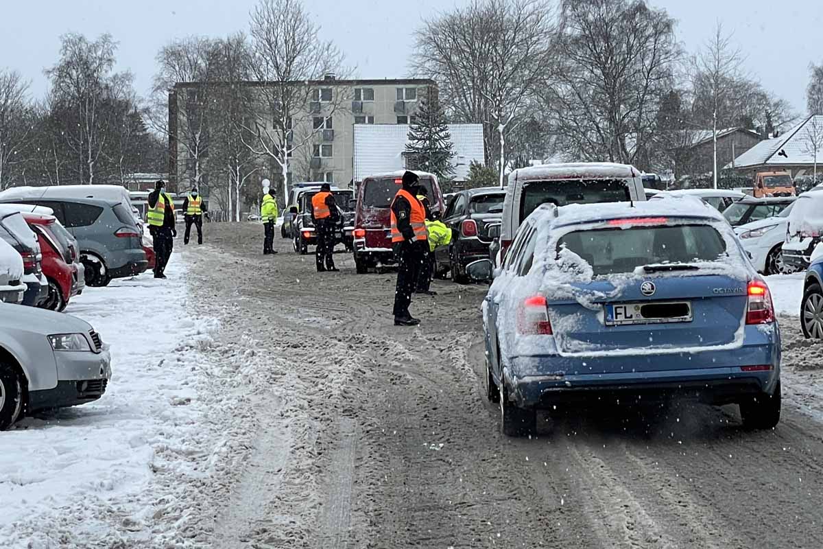 Sechs Fahrzeuge mit Sommerreifen in Flensburg unterwegs