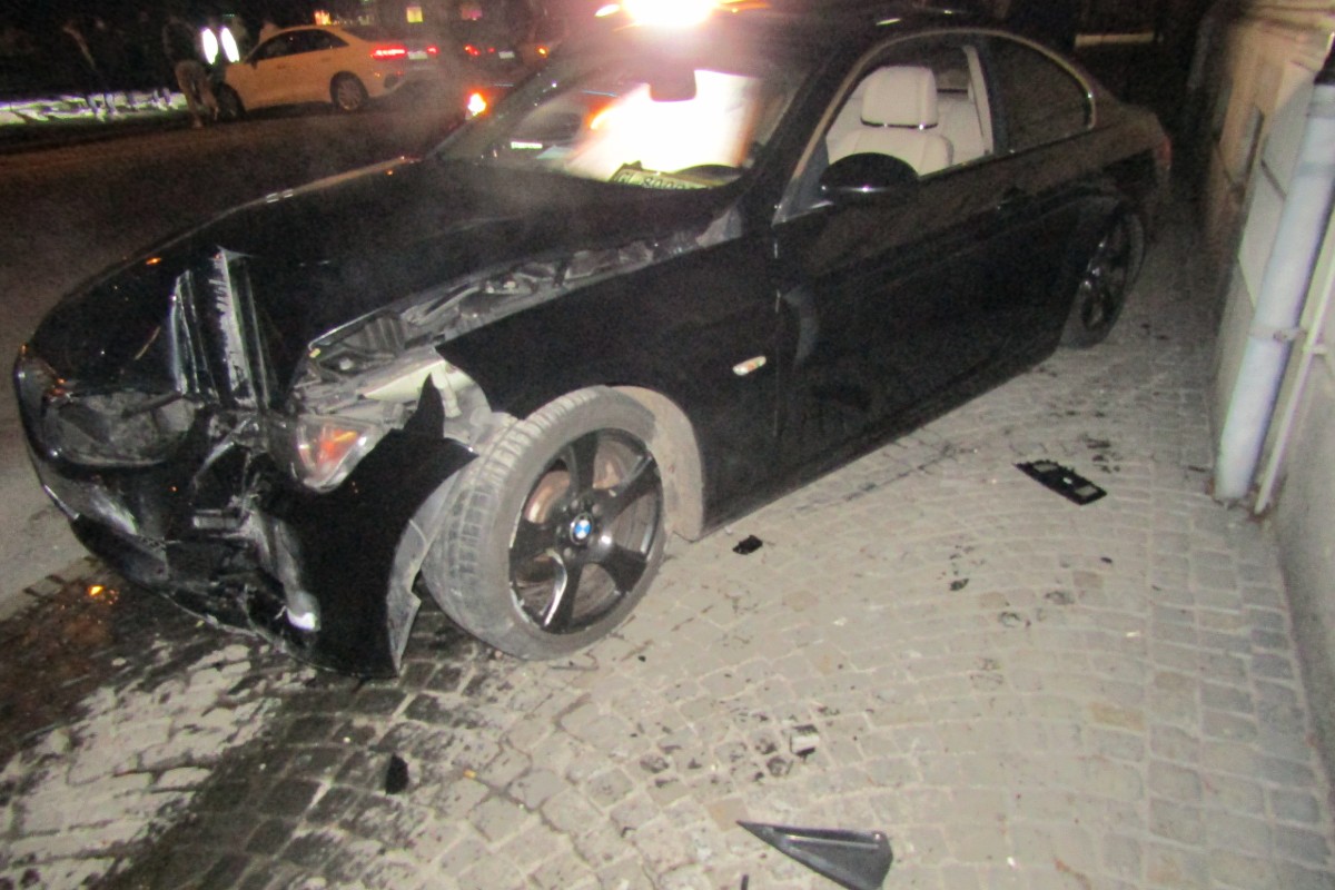 Am BMW entstand gestern in Glarus Totalschaden