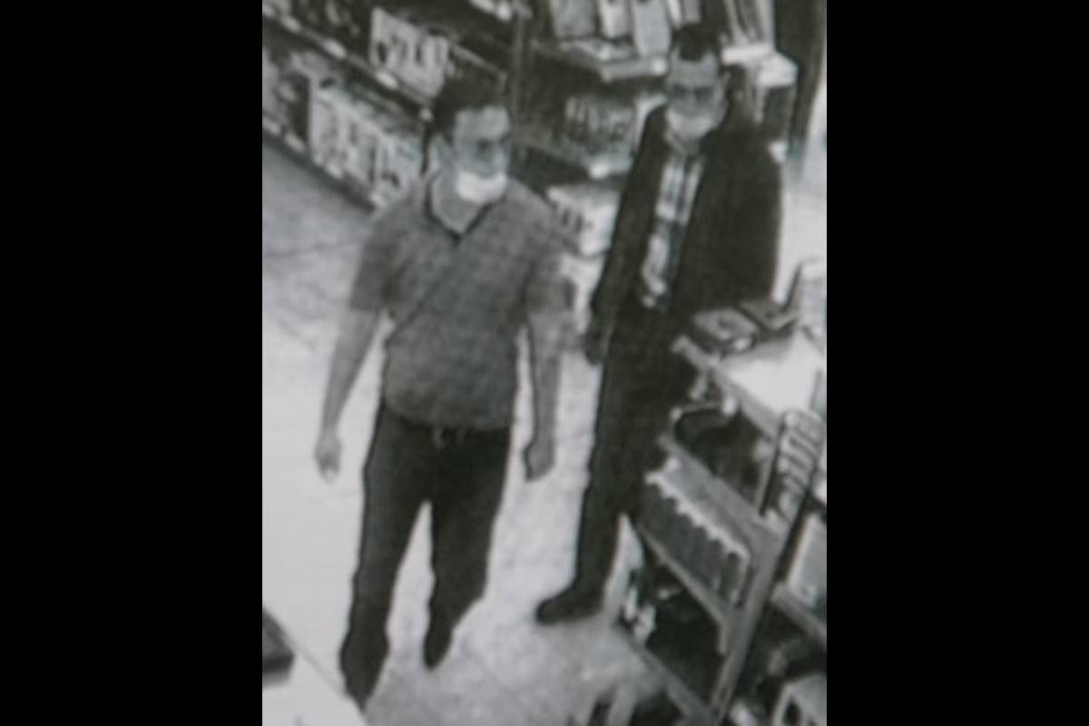 Wer hat die abgebildeten Personen in Arnstadt gesehen?