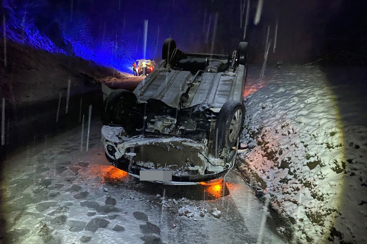 In Ammerswil AG hat sich heute Morgen ein Fahrzeug überschlagen