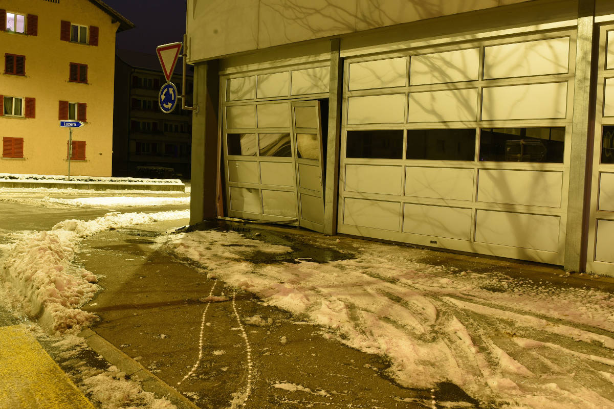 Unter Alkohol und Drogen Unfall gebaut in Luzern