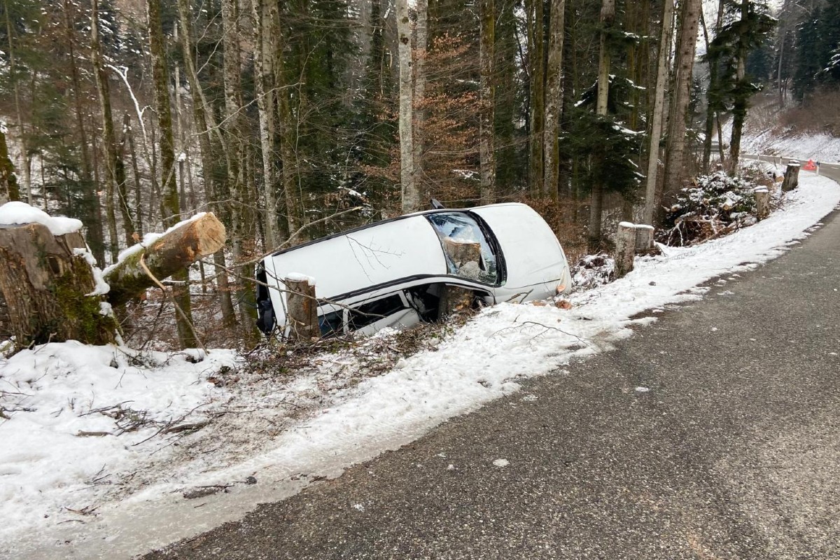 In Lampenberg BL ist heute ein Auto ins Schleudern geraten.