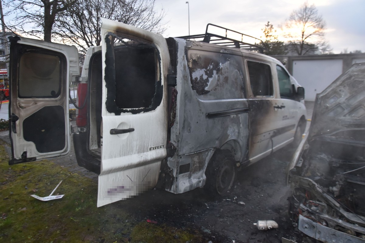 Luterbach SO – Neben dem in Brand geratenen Auto parkierte Fahrzeuge fingen ebenfalls Feuer