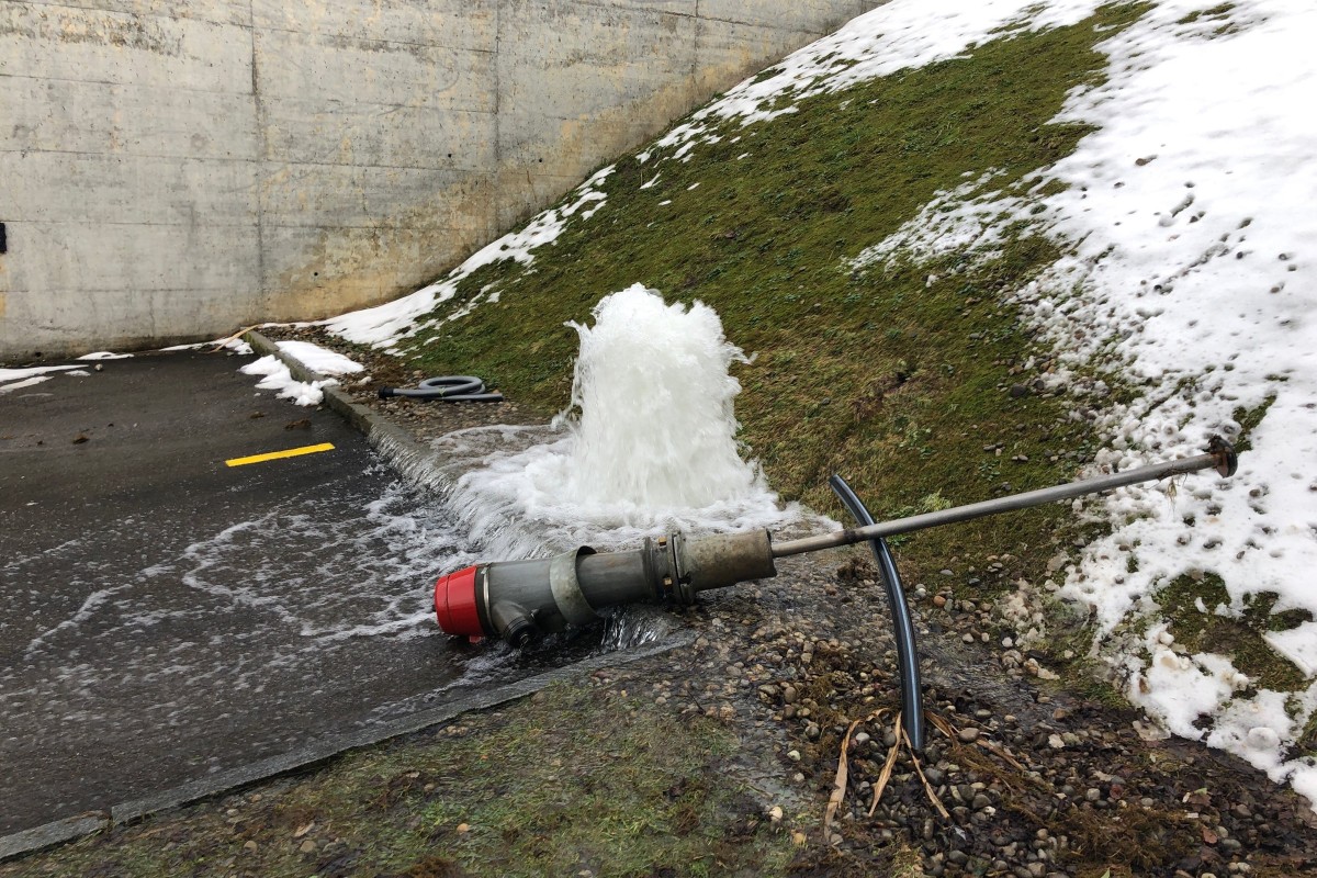 In St. Gallen wurde gestern ein Hydrant umgefahren.