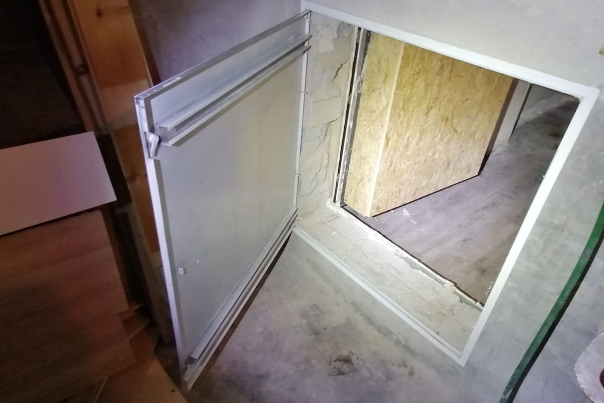 Zivilpolizisten dringen durch Geheimtür in Lokal in Bochum