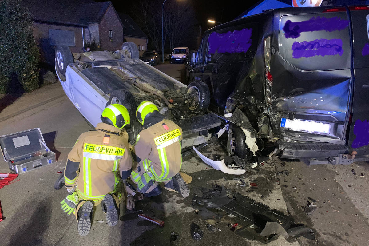 Stolberg – Auto landet auf Dach