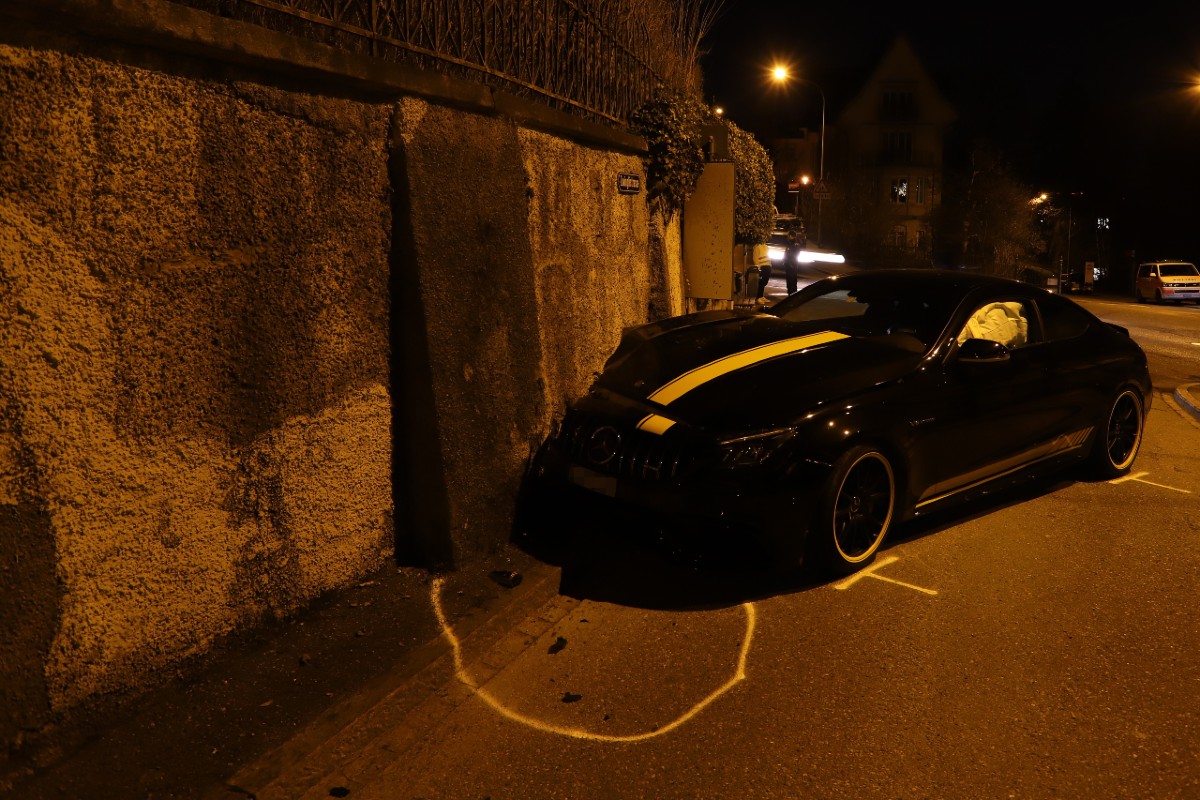 Flucht vor Polizei endet in St. Gallen mit Unfall.