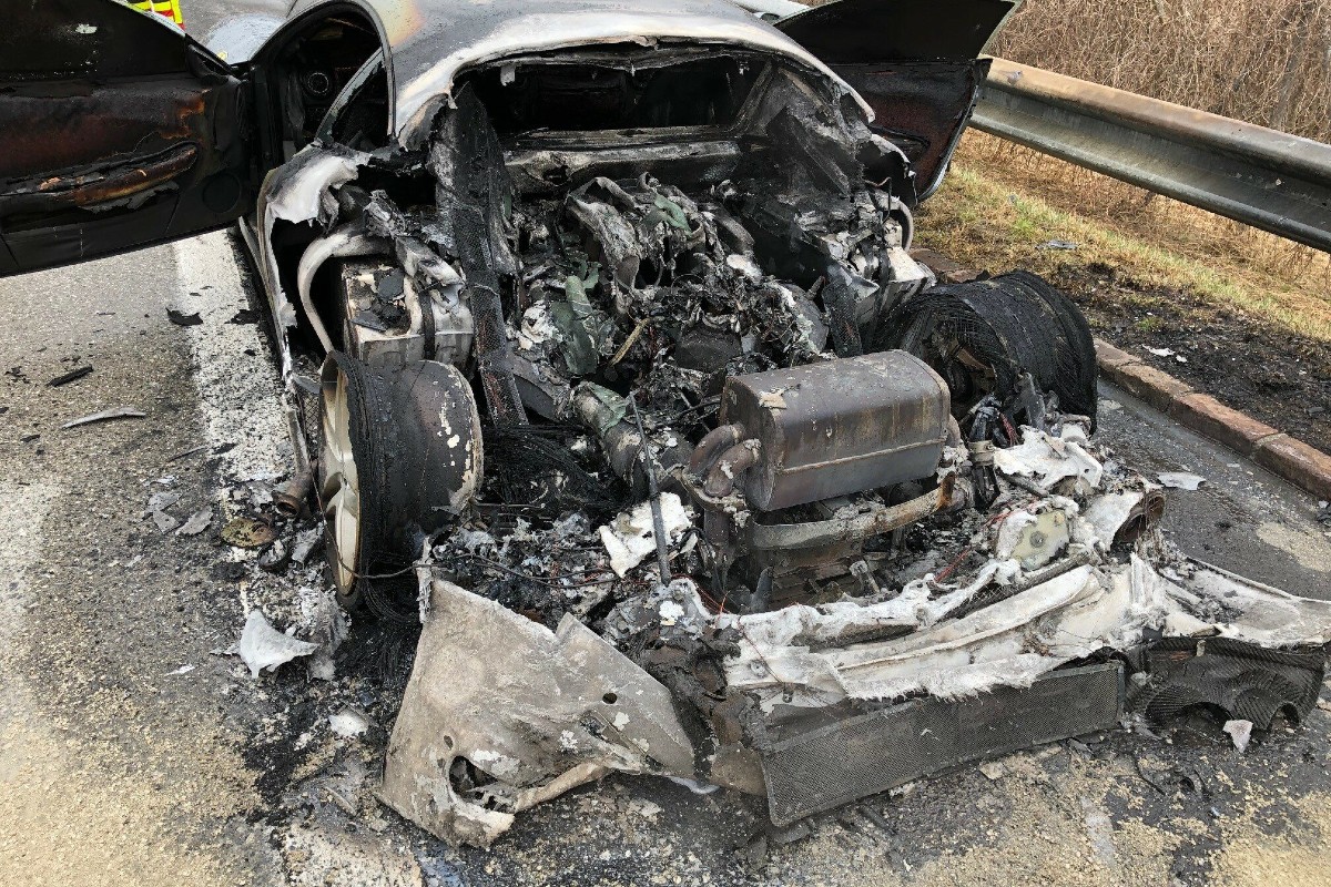 Das Fahrzeug erlitt einen Totalschaden.