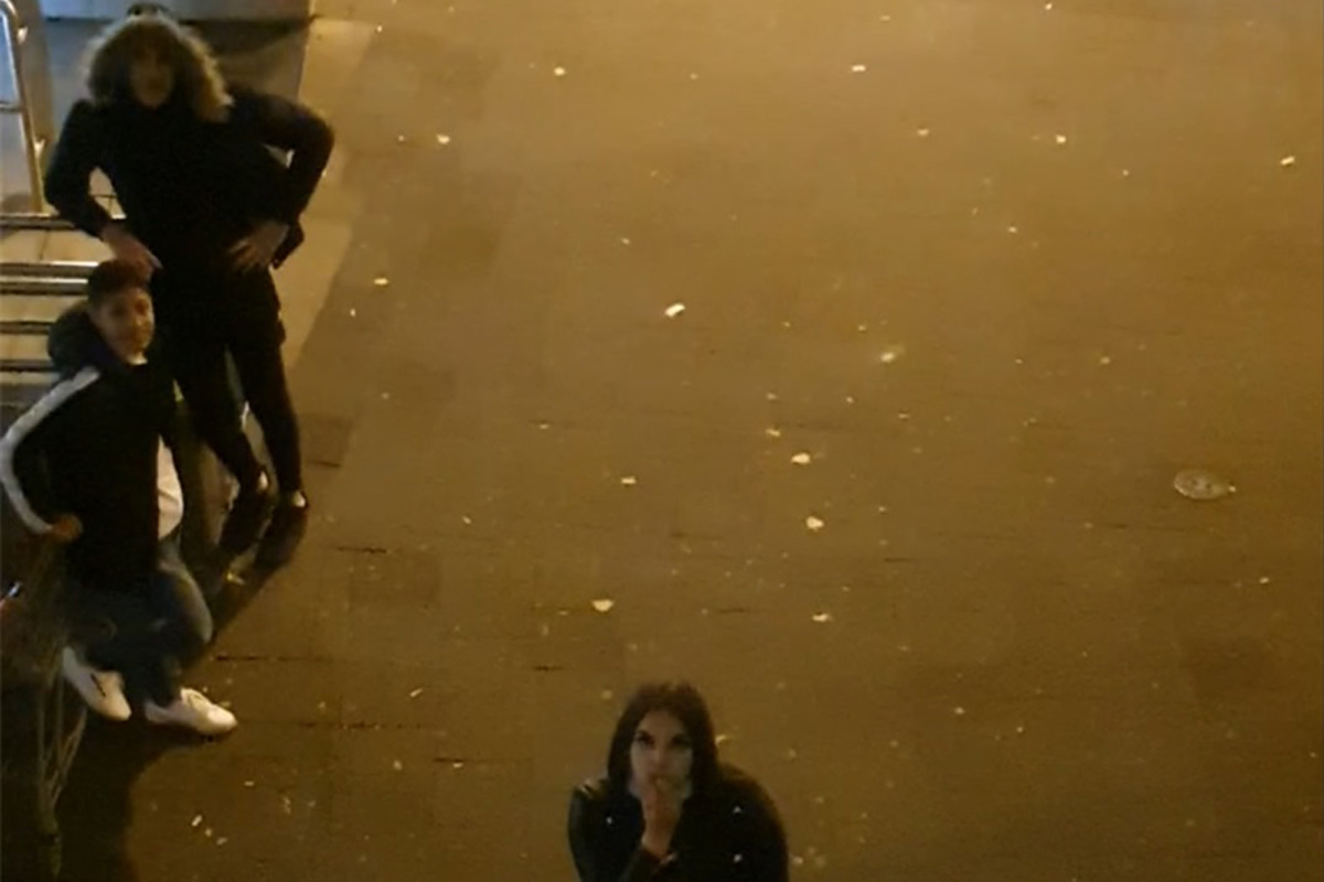 Polizei fahndet in Düsseldorf mit Fotos nach unbekannten Tatverdächtigen