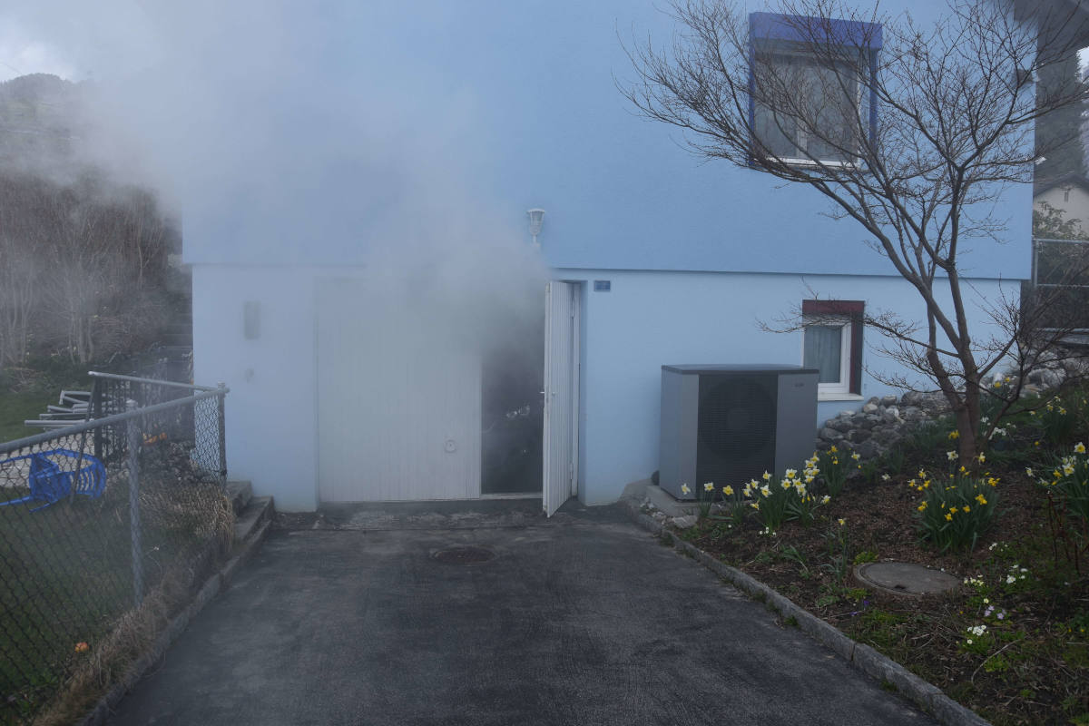 Starke Rauchentwicklung bei einem Energiespeicher in Gams