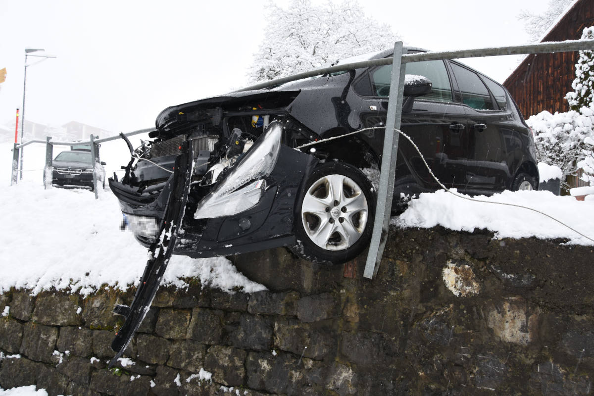 Endlage des Unfallfahrzeuges in Walenstadtberg