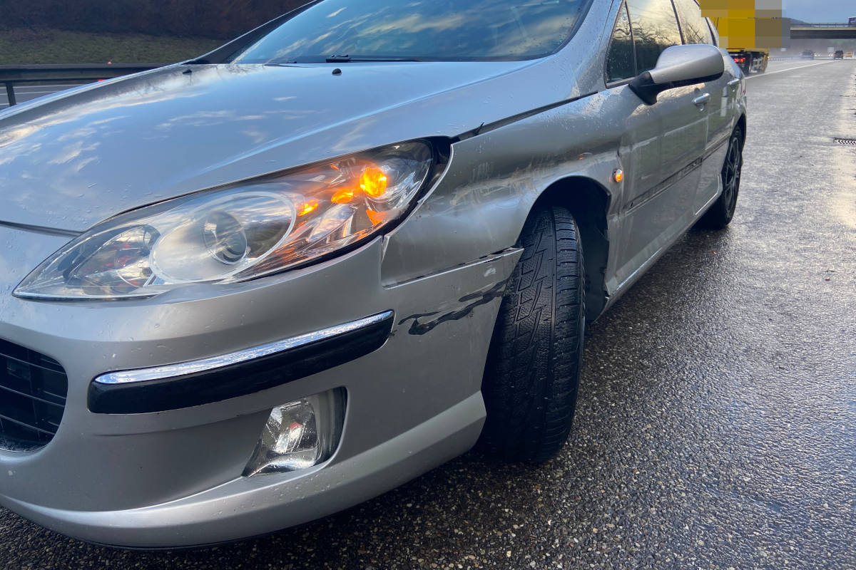 Unfallfahrzeug auf der A3 bei Eiken