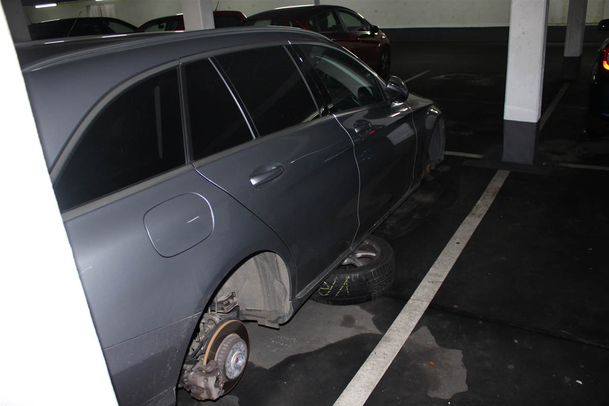 Mercedesräder in Troisdorf gestohlen