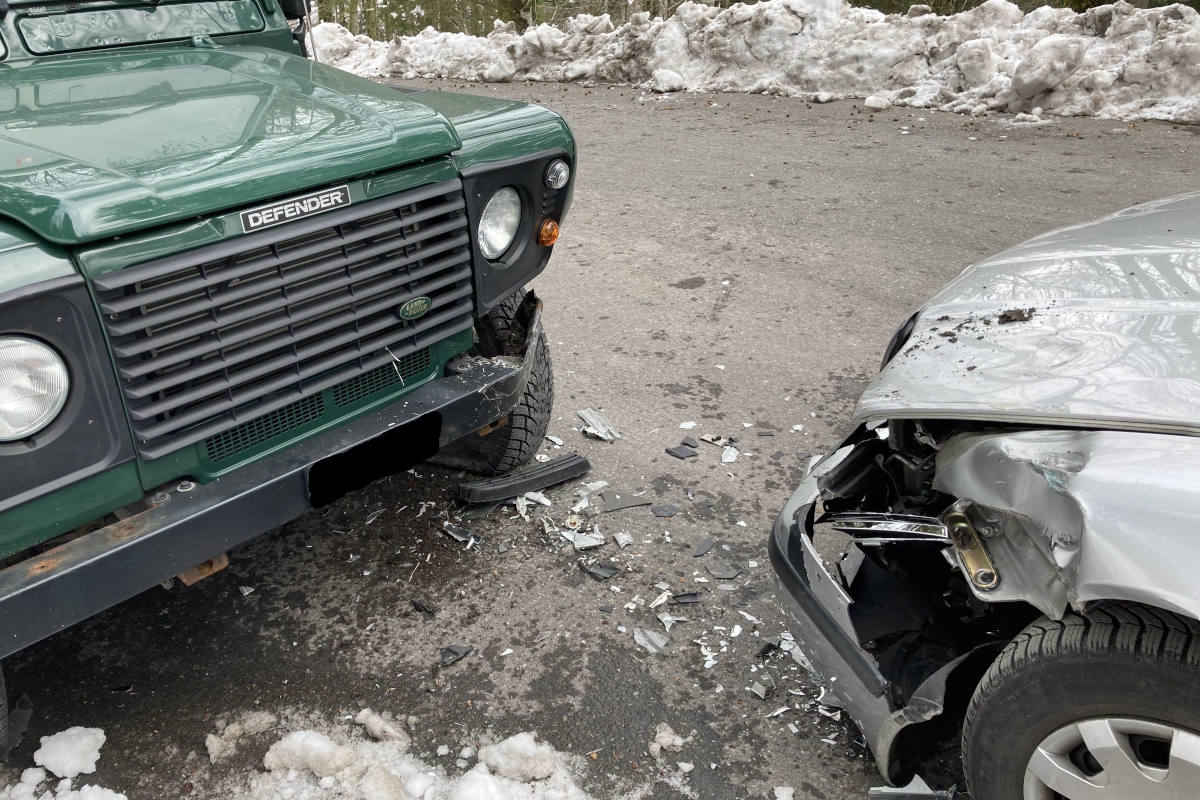 Näfels GL – Kollision im Kurvenbereich