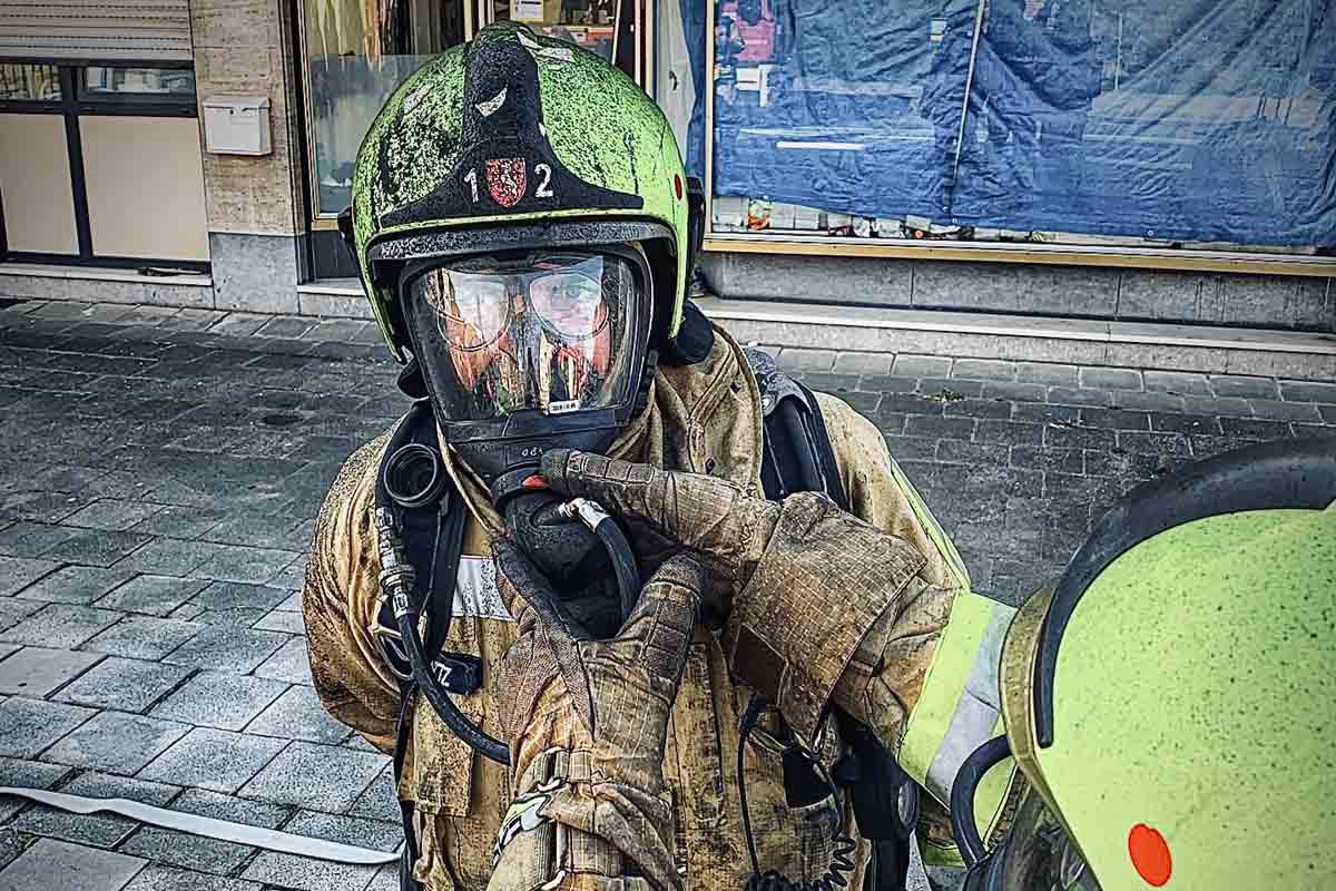 Von der Feuerwehr wurde in Stolberg ein Löschangriff von einem Trupp unter Atemschutz im Innenangriff durchgeführt
