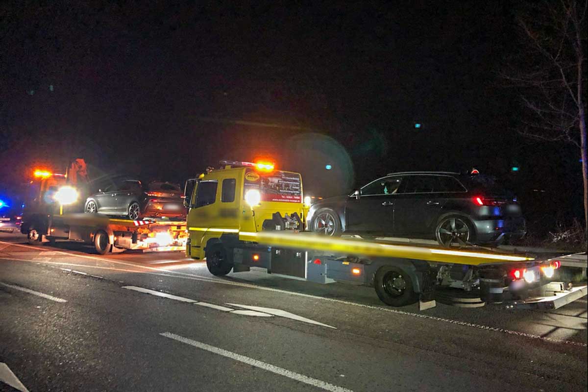 In Dorsten stellte die Polizei am späten Freitagabend zwei Autos nach einem illegalen Rennen sicher