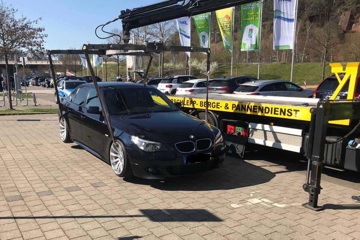 Insgesamt mussten zwei Fahrzeuge mit dem Ziel der Vorführung abgeschleppt werden