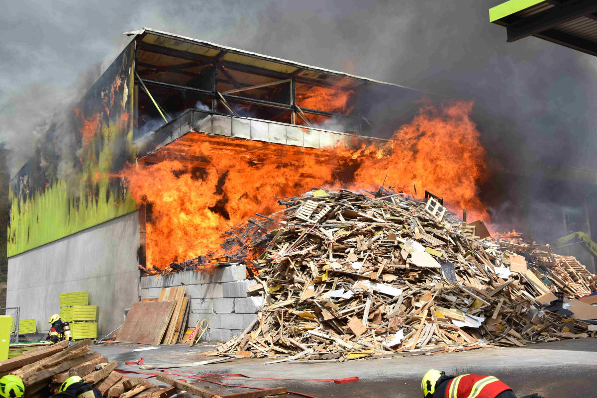 Brennende Halle in Sargans