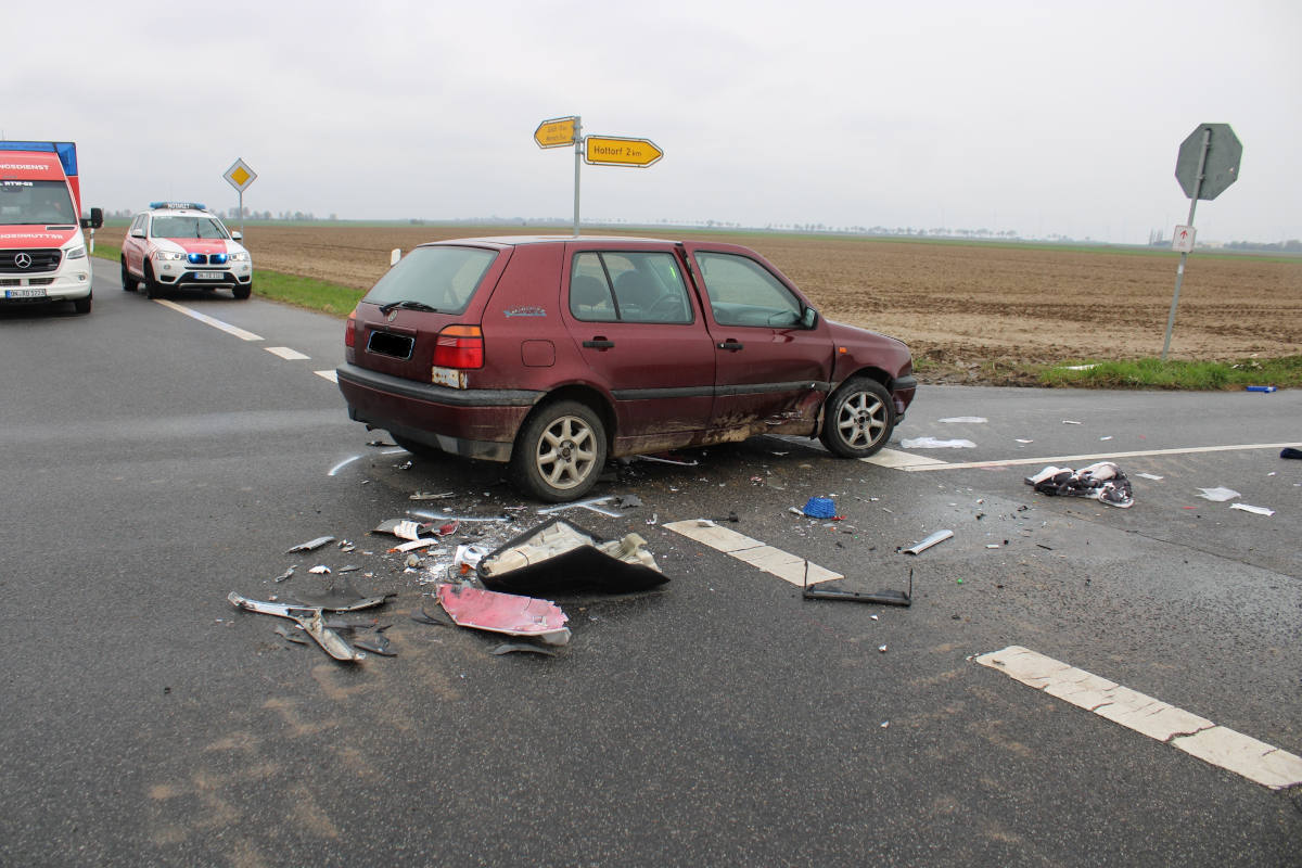 Vater und Sohn bei Verkehrsunfall mit Kraftrad schwer verletzt 