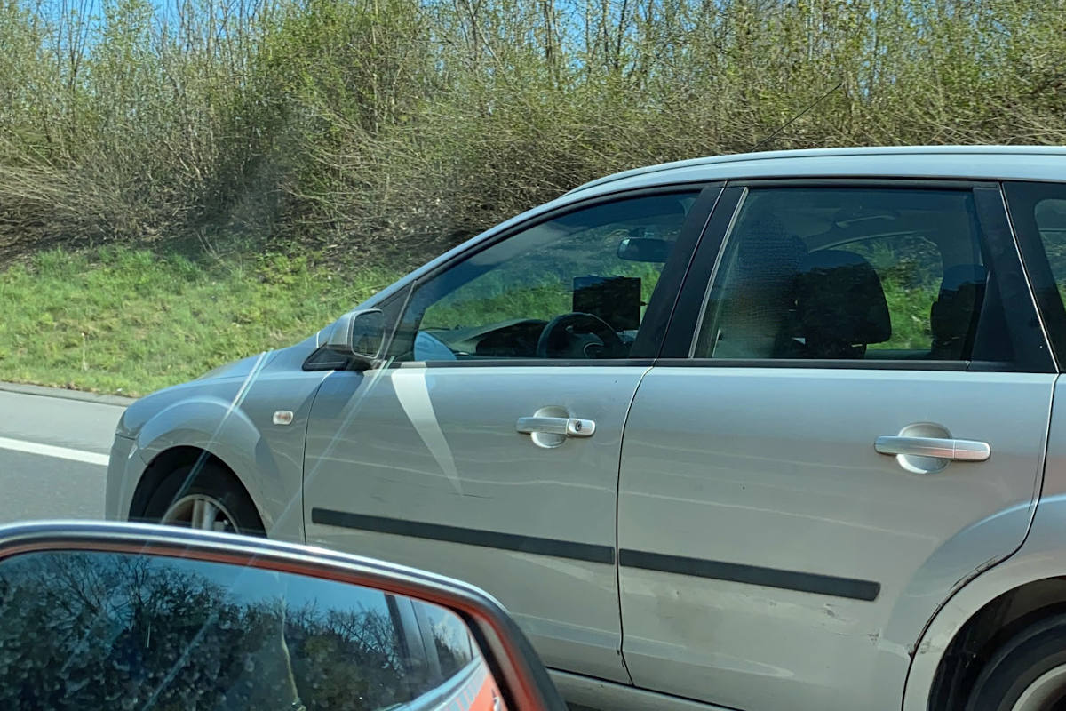 Film geschaut beim Autofahren auf der A2 bei Emmenbrücke