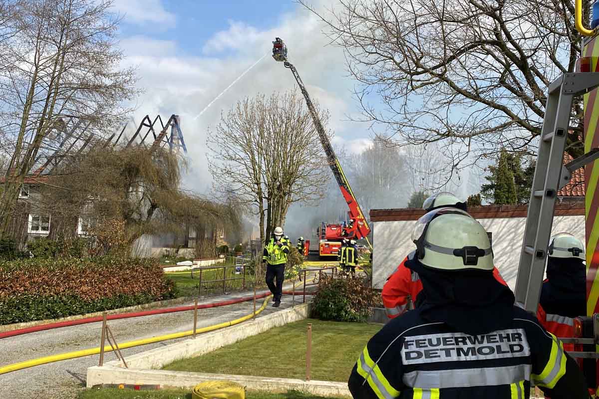 Über mehre Stunden war die Feuerwehr vor Ort in Detmold